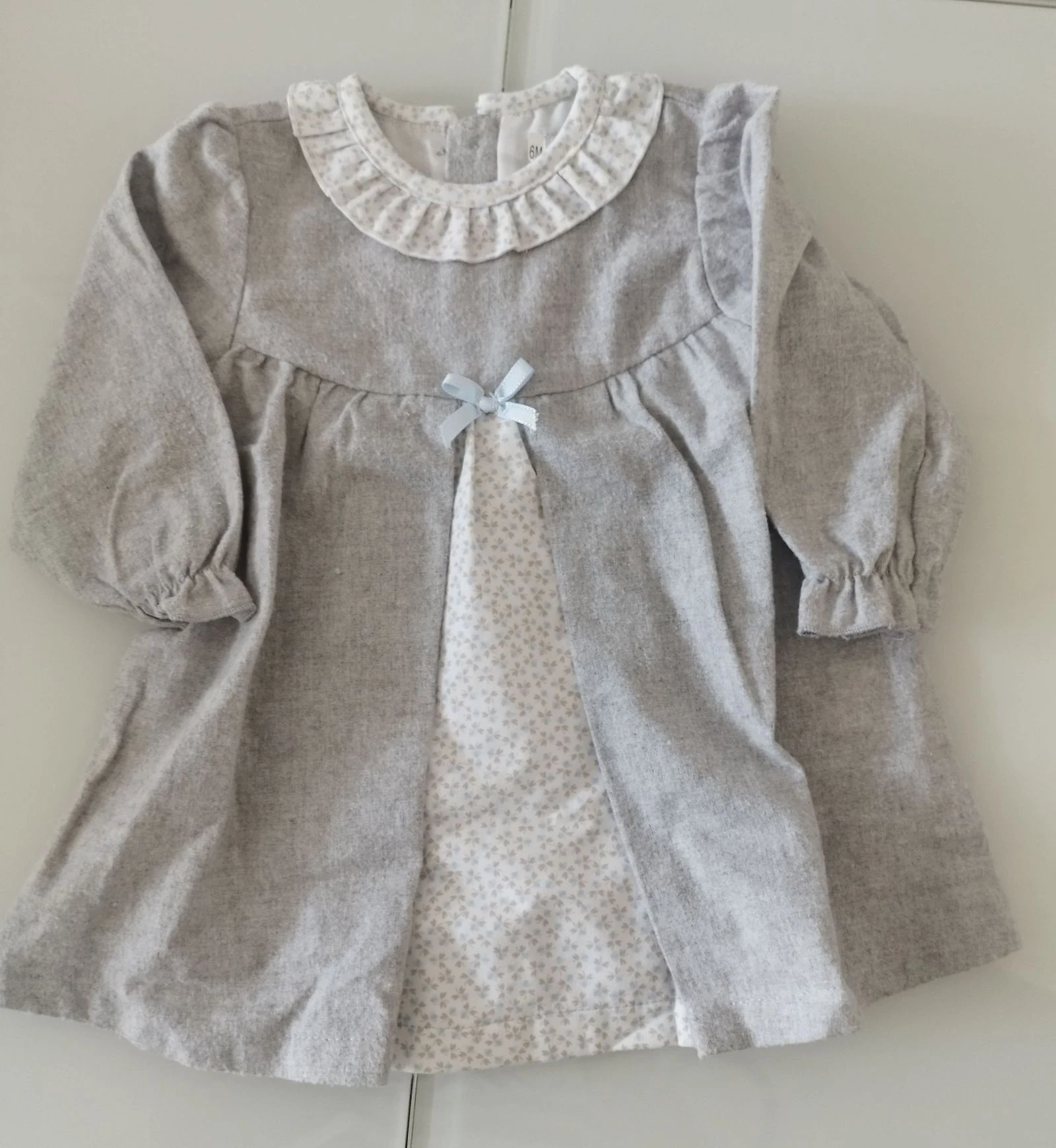 Vestido de bebe gris y azul manga larga 6 meses